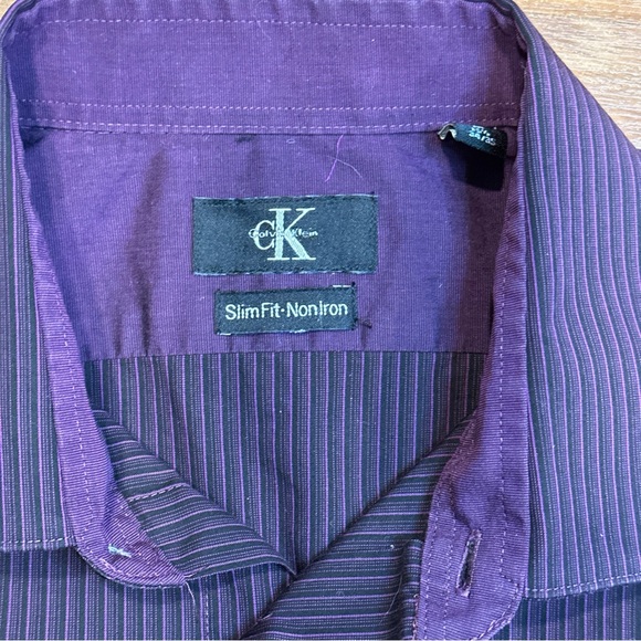 Calvin Klein Slim Fit Men’s Button-Down Shirt Medium Purple/Black Pin Stripe - Picture 3 of 4
